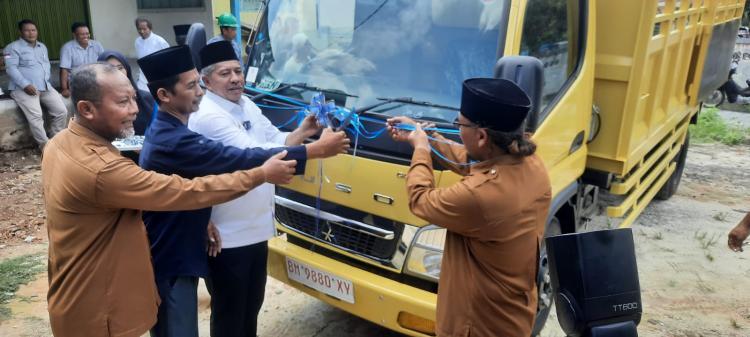 BANTUAN DUMP TRUCK DARI BPDPKS